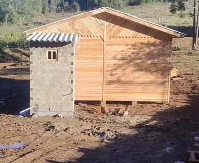 Casa de Madeira no Campo